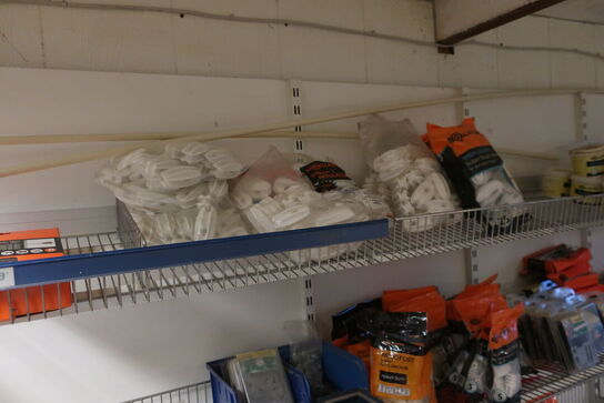 5 fag reoler inkl. indhold (hegnstilbehør m.v.) (se billeder)