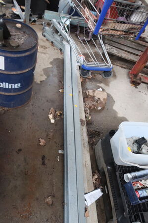 Indkøbsvogn inkl. indhold samt div. (se billeder)