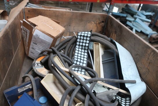 3 paller m. div. indhold (se billeder)