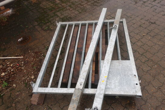 Låg og stoler i galv.