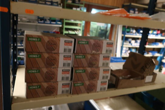 Reol inkl. indhold (se billeder)