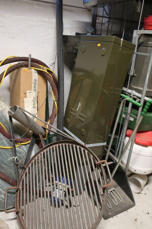 Pælebor, grillrist samt div.