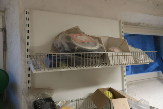 5 fag reoler inkl. indhold (hegnstilbehør m.v.) (se billeder)