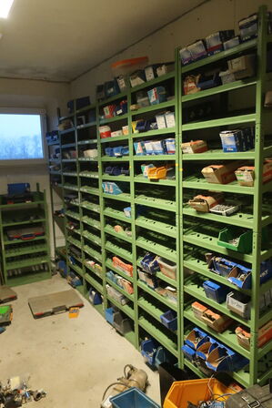 8 fag reoler inkl. indhold (se billeder)