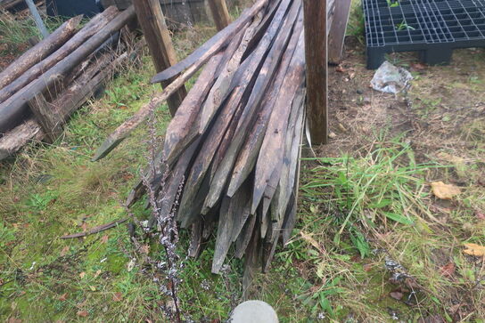 Barrels med hegnspæle (se billeder)