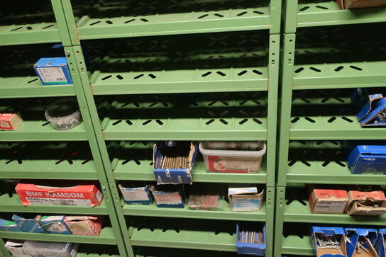 8 fag reoler inkl. indhold (se billeder)