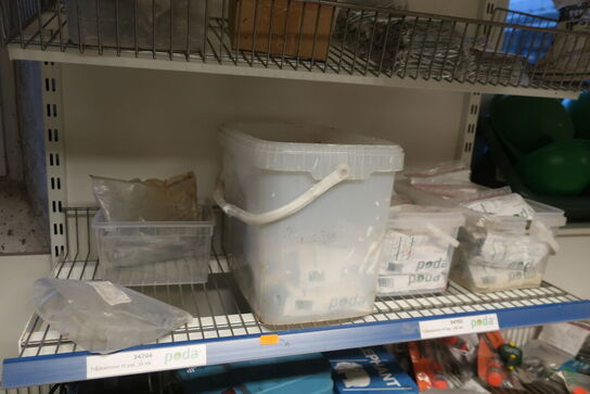 5 fag reoler inkl. indhold (hegnstilbehør m.v.) (se billeder)