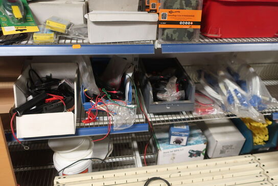 5 fag reoler inkl. indhold (hegnstilbehør m.v.) (se billeder)