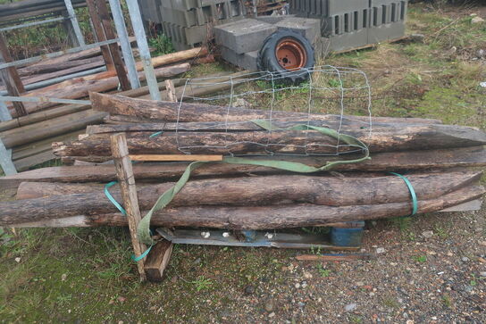 Barrels med hegnspæle (se billeder)