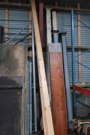 Adskilt pallereol inkl. hylder (vides ikke om det komplet)