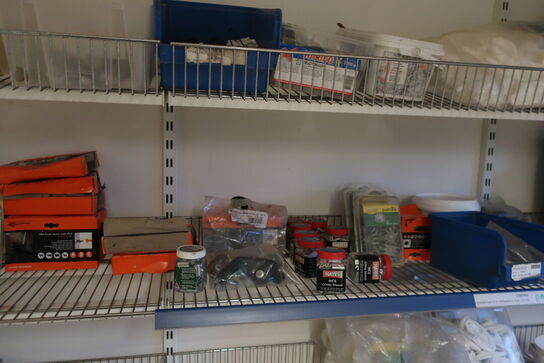 5 fag reoler inkl. indhold (hegnstilbehør m.v.) (se billeder)