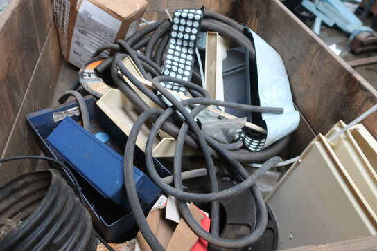 3 paller m. div. indhold (se billeder)