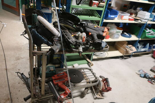 Vogn inkl. indhold (se billeder)