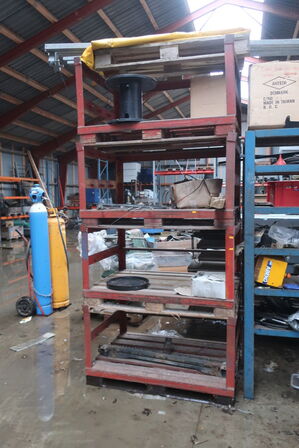 4 stk. palle m. stålstativer