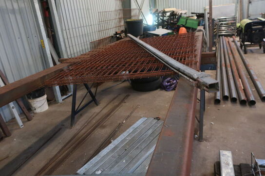 Div. metalemner (påbegyndt chassis, rionet, emner på gulv)