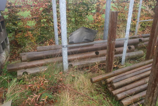 Div. barrels med hegnsmaterial (se billeder)