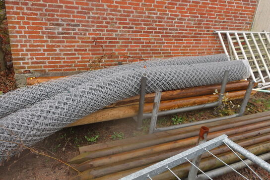 2 stk. barrel m. hegnspæle & trådhegn