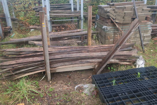 Barrels med hegnspæle (se billeder)