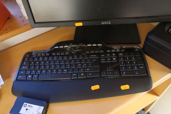 Skærm DELL og LOGITECH tastatur