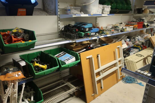 5 fag reoler inkl. indhold (hegnstilbehør m.v.) (se billeder)