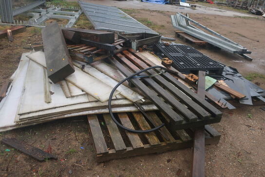 Div. plast- og metalemner m.v. (se billeder)