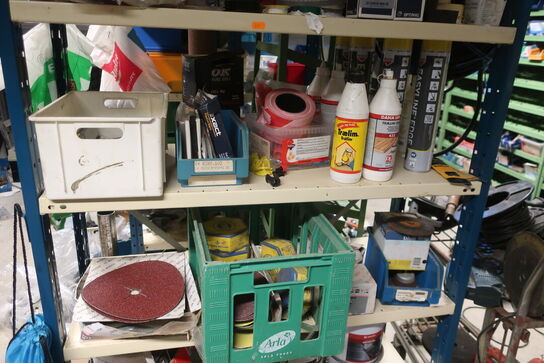 Reol inkl. indhold (se billeder)