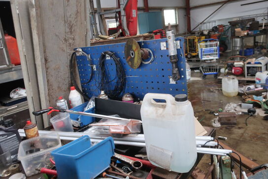 Værktøjsbord inkl. indhold