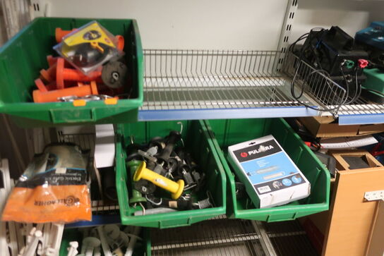 5 fag reoler inkl. indhold (hegnstilbehør m.v.) (se billeder)