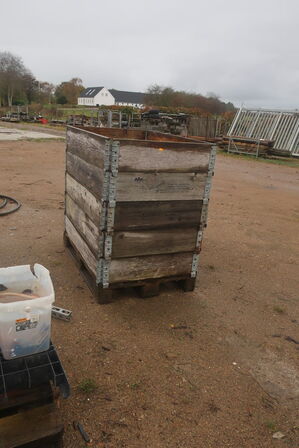 Div. plast- og metalemner m.v. (se billeder)