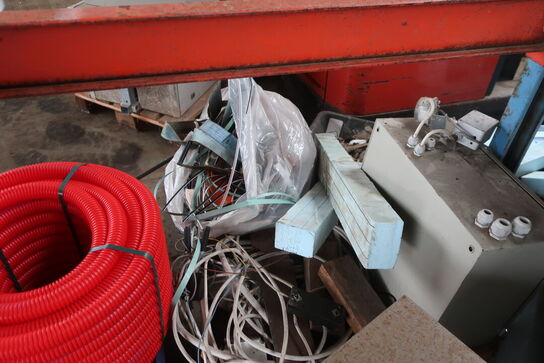 Arkivskab samt div. (se billeder)