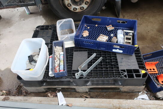 Indkøbsvogn inkl. indhold samt div. (se billeder)