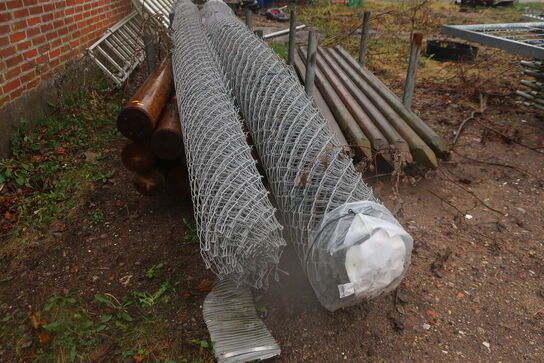 2 stk. barrel m. hegnspæle & trådhegn