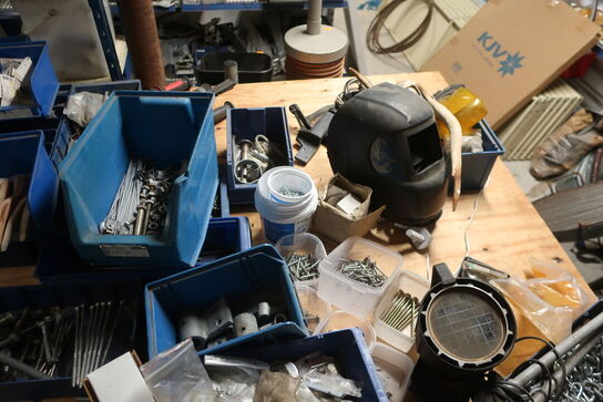 Indhold på bord (se billeder)