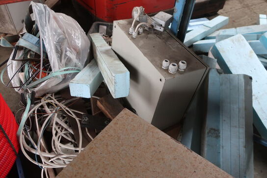 Arkivskab samt div. (se billeder)