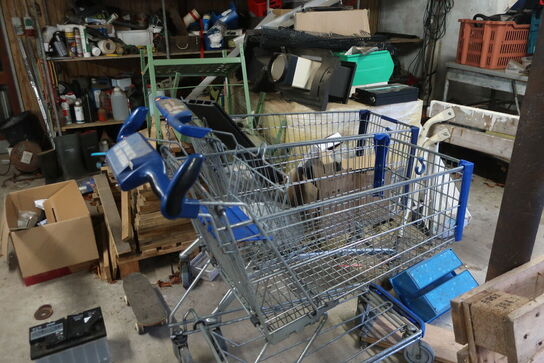 Div. træ, indkøbsvogne, reb m.v. (se billeder)