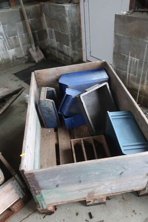 2 paller m. div. indhold (se billeder)