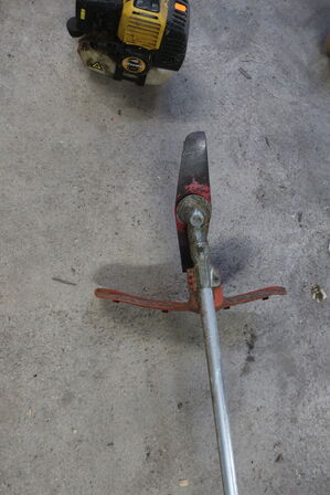 Buskrydder HUSQVARNA 323RII