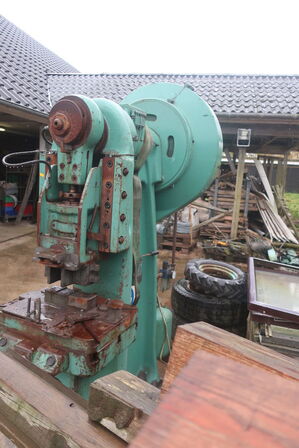 Excenterpresse PMB EPF-32 (antages defekt)