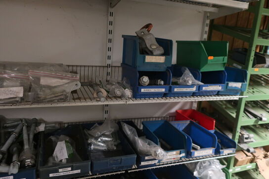 4+1 fag reoler inkl. indhold (hegnstilbehør m.v.) (se billeder)