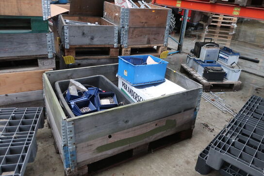 2 paller m. div. indhold (se billeder)