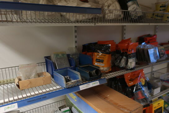 5 fag reoler inkl. indhold (hegnstilbehør m.v.) (se billeder)