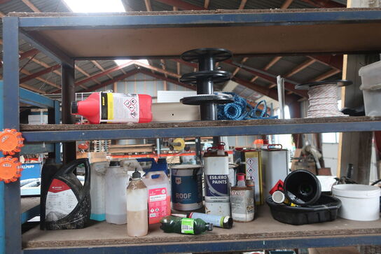 4 sektioner lagerreoler inkl. indhold (se billeder)