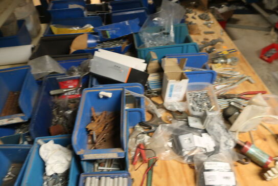 Indhold på bord (se billeder)