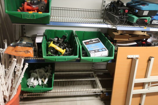 5 fag reoler inkl. indhold (hegnstilbehør m.v.) (se billeder)