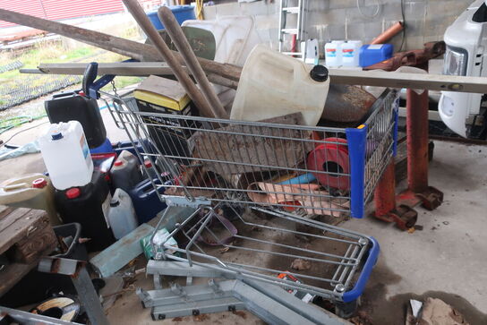 Indkøbsvogn inkl. indhold samt div. (se billeder)