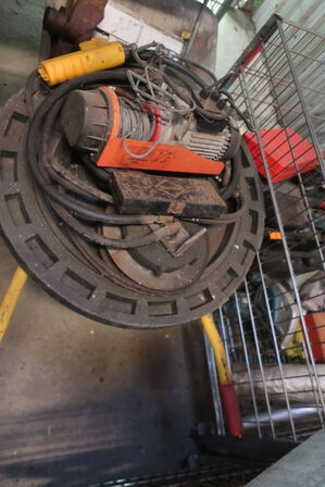 4 stålbure inkl. indhold