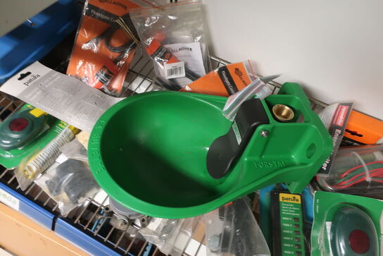 5 fag reoler inkl. indhold (hegnstilbehør m.v.) (se billeder)