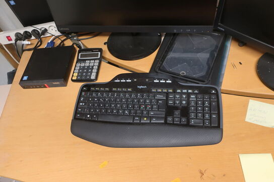 Hæve/sænkebord, kontorstol samt IT udstyr