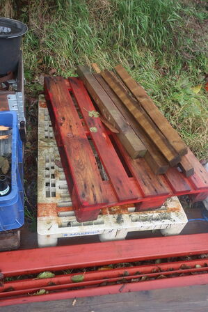 Div. metalemner, træ m.v. (se billeder)