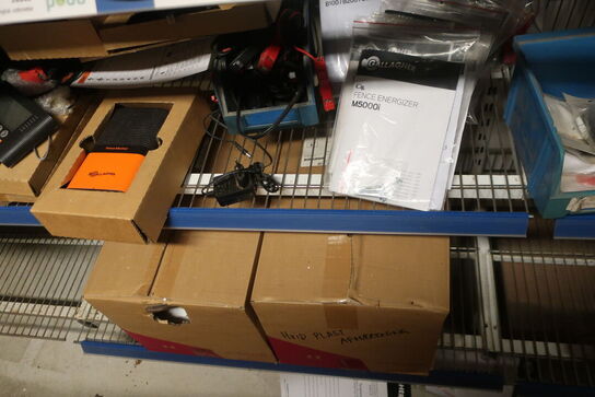 5 fag reoler inkl. indhold (hegnstilbehør m.v.) (se billeder)